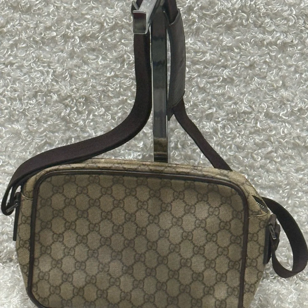 Gucci GG Supreme Crossbody Bag - Picture 5 of 16